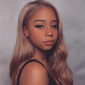 Meet your Posher, Layla